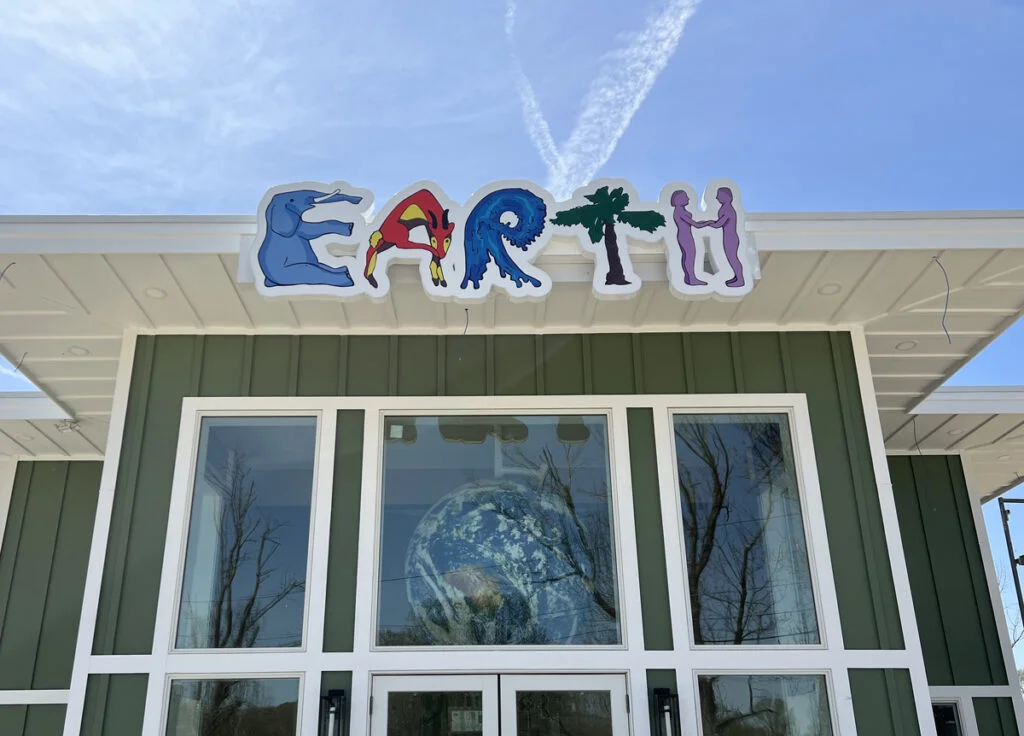 New EARTH Connection Center: A Gateway to Nature and Education
